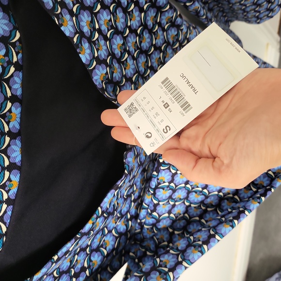 NWT Trafaluc collection from Zara cotton print mini dress. Flare long sleeves - Picture 5 of 5